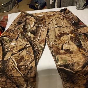 Realtree Camo women's hunting shirt and paints size large